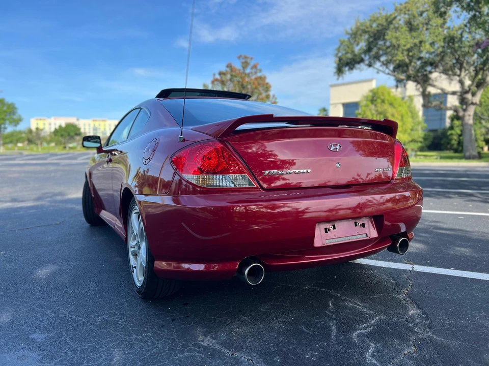 2005 Hyundai Tiburon - Image 18 of 31