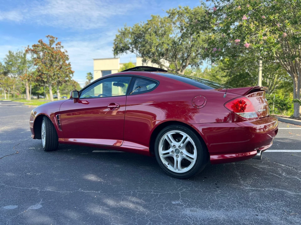 2005 Hyundai Tiburon - Image 15 of 31