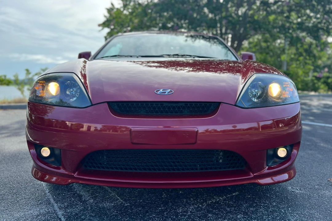 2005 Hyundai Tiburon - Image 2 of 31