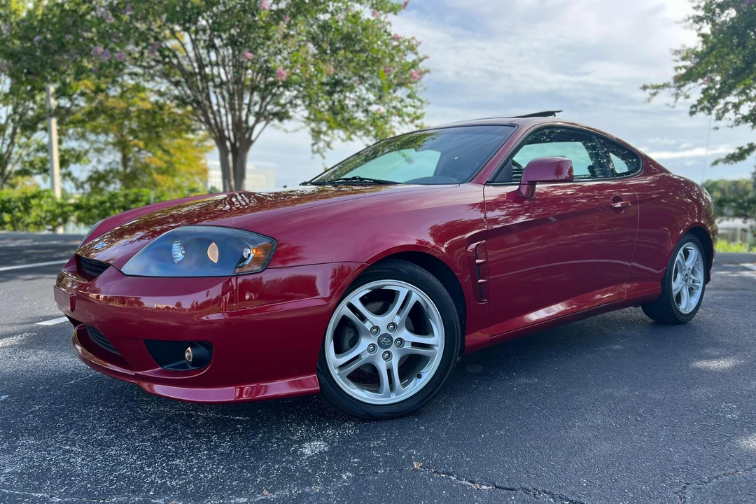 2005 Hyundai Tiburon - Image 10 of 31