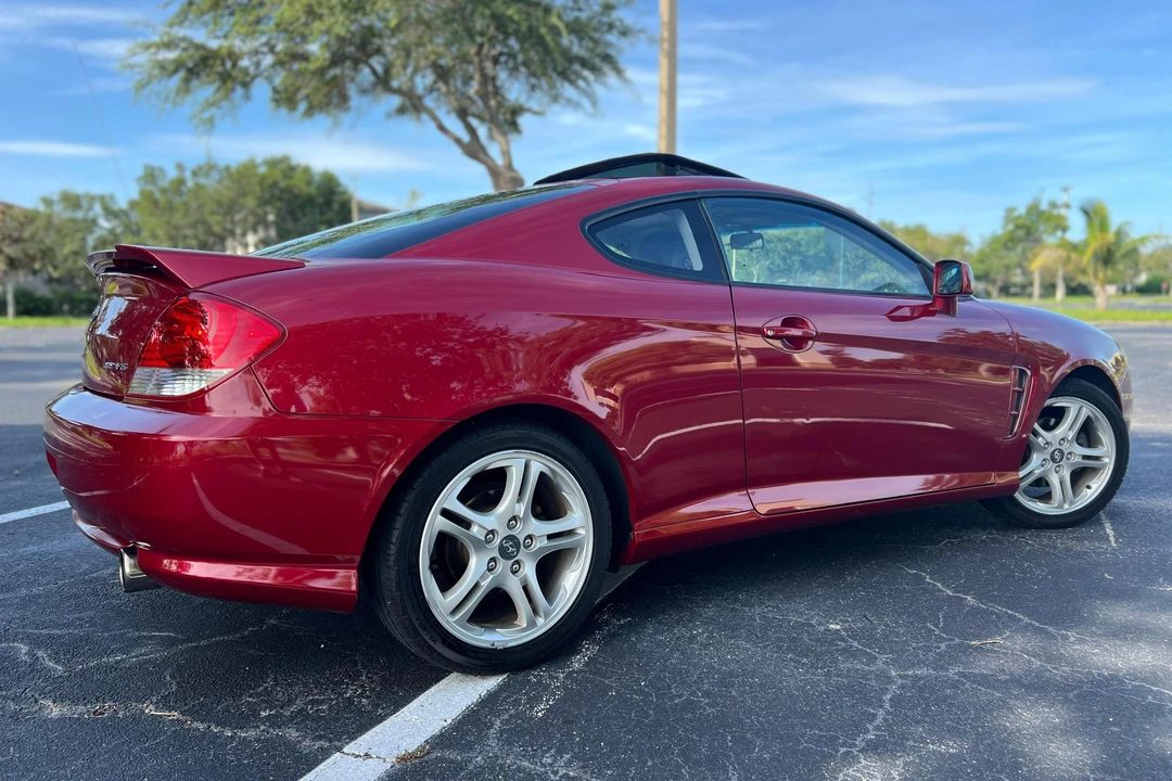 2005 Hyundai Tiburon - Image 4 of 31