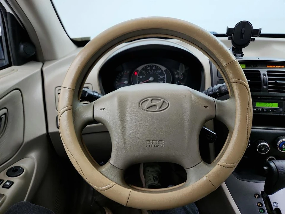 2005 Hyundai Tucson - Image 16 of 21
