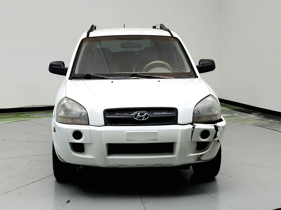 2005 Hyundai Tucson - Image 2 of 21