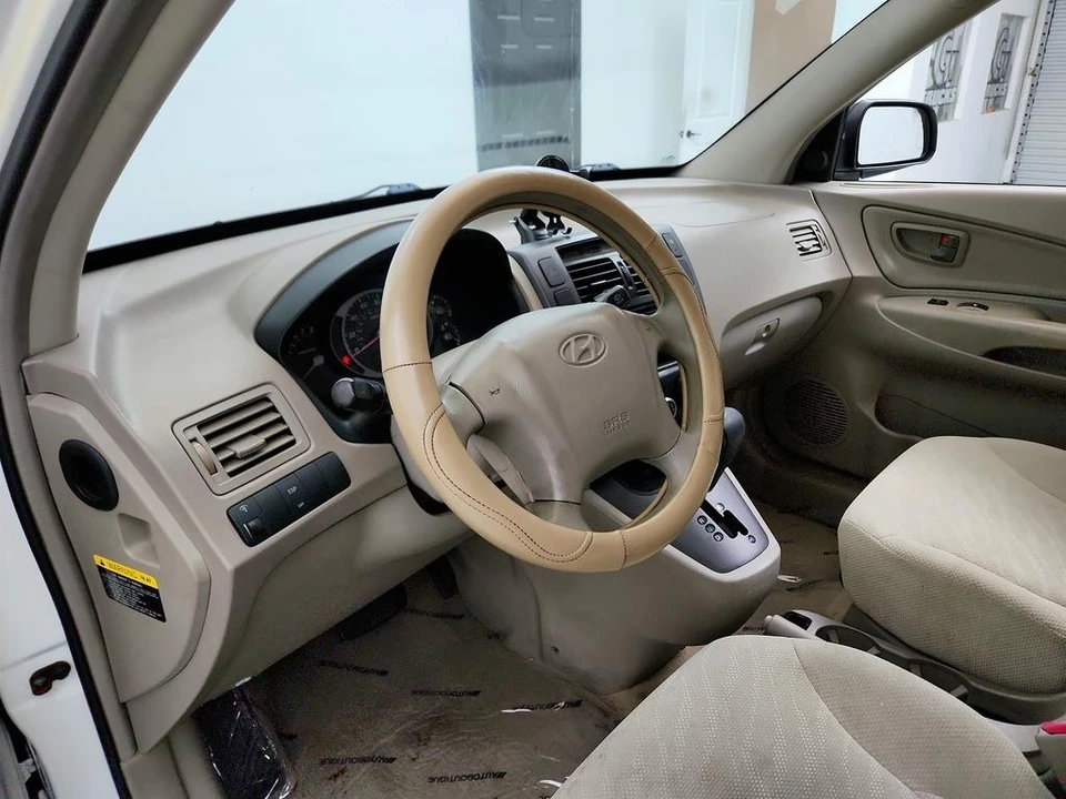 2005 Hyundai Tucson - Image 13 of 21