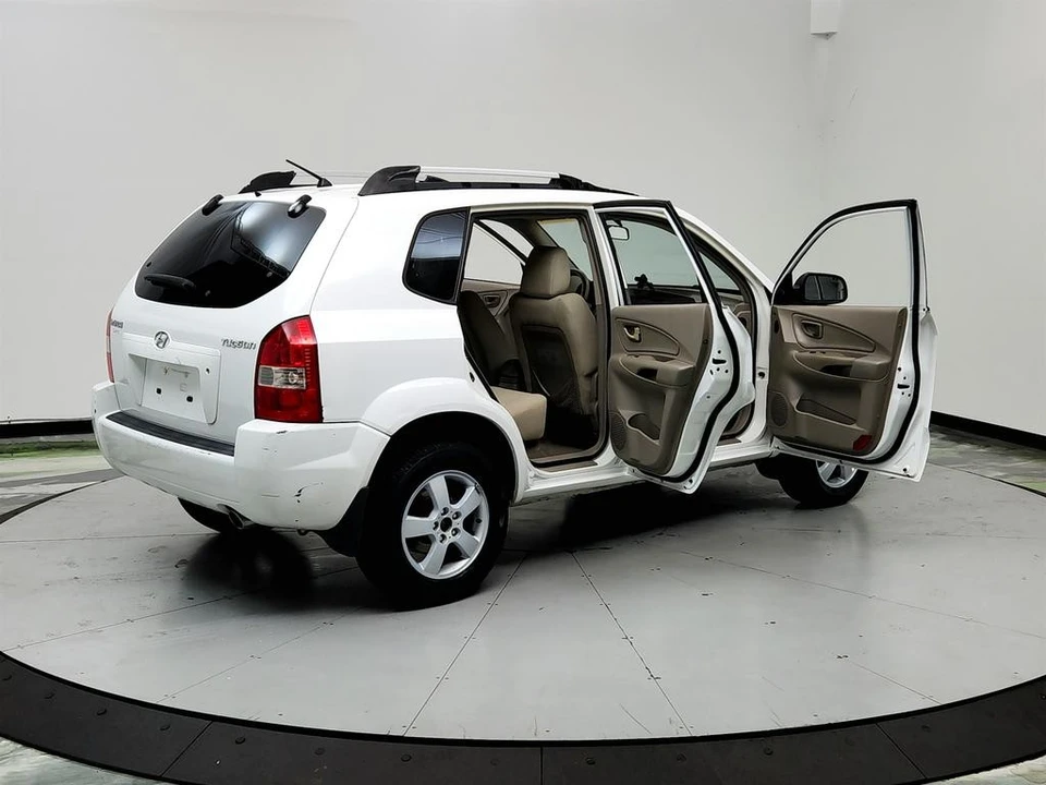 2005 Hyundai Tucson - Image 11 of 21