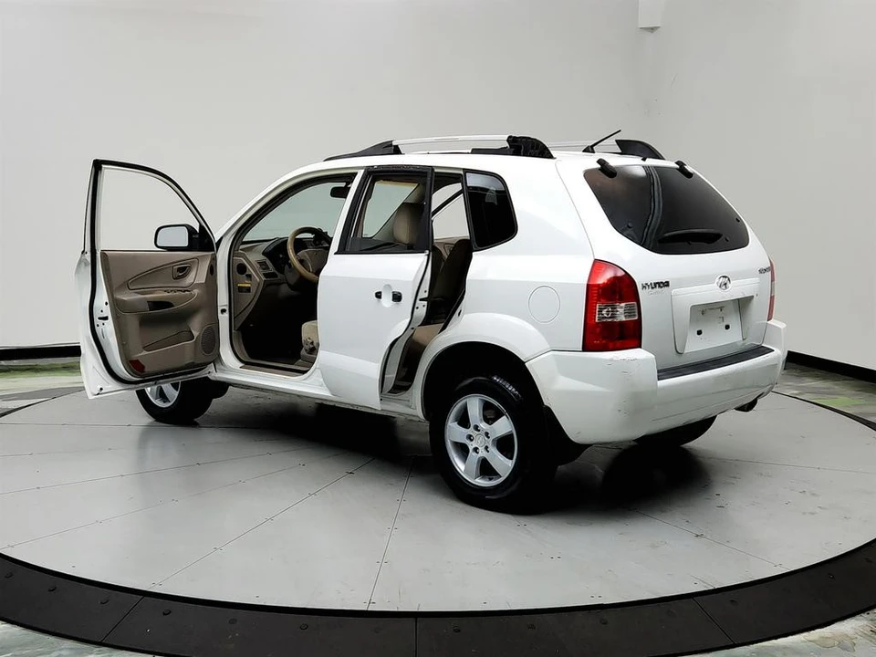 2005 Hyundai Tucson - Image 12 of 21