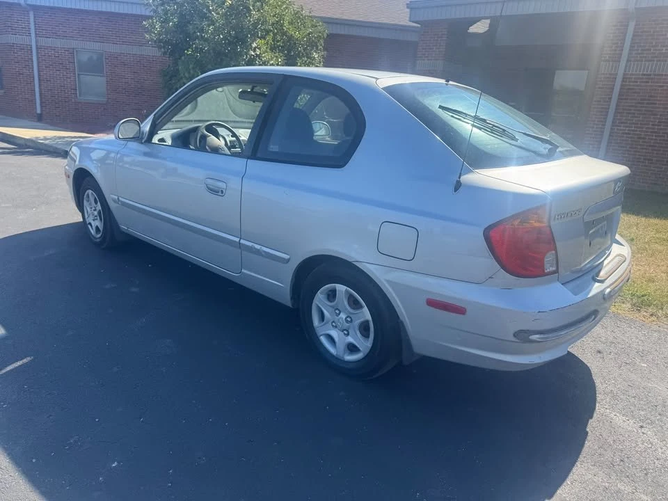 2005 Hyundai Accent - Image 3 of 8