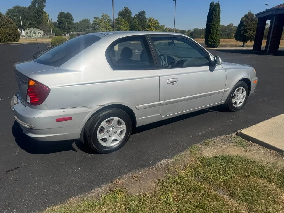 2005 Hyundai Accent - Image 5 of 8