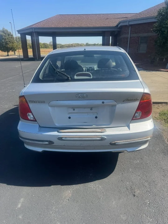 2005 Hyundai Accent - Image 4 of 8