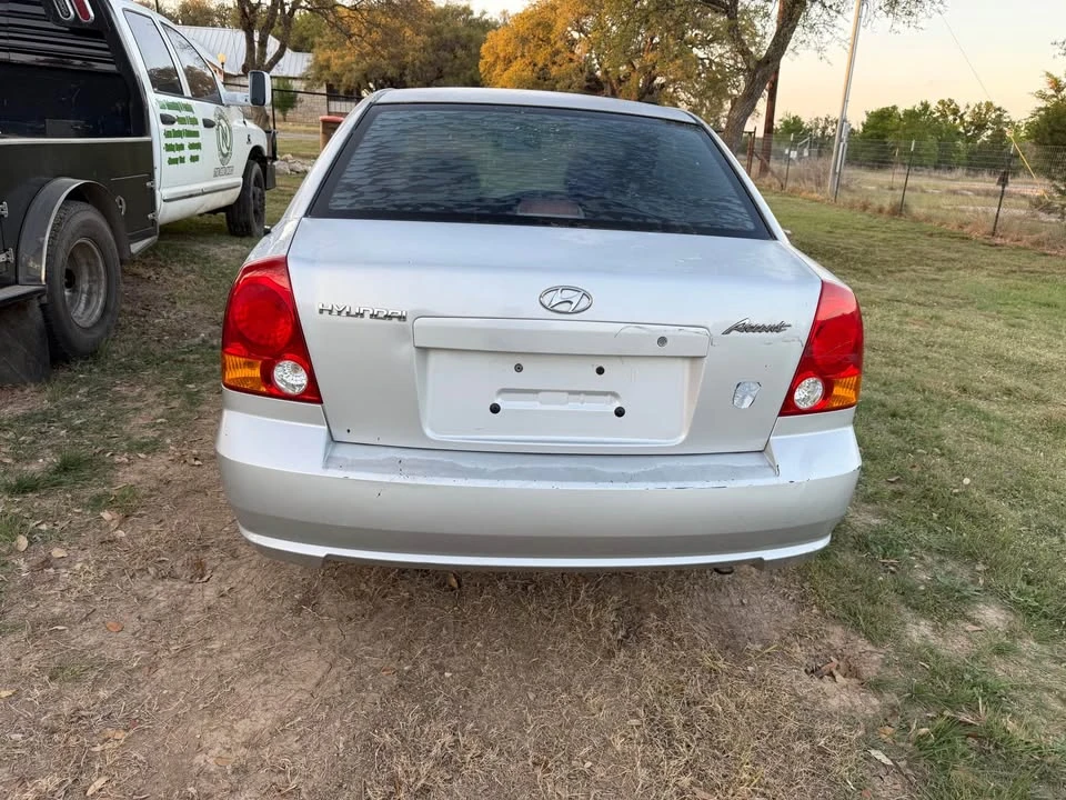 2005 Hyundai Accent - Image 3 of 11