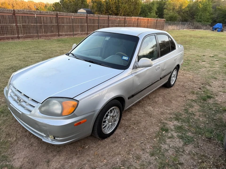 2005 Hyundai Accent - Image 5 of 11