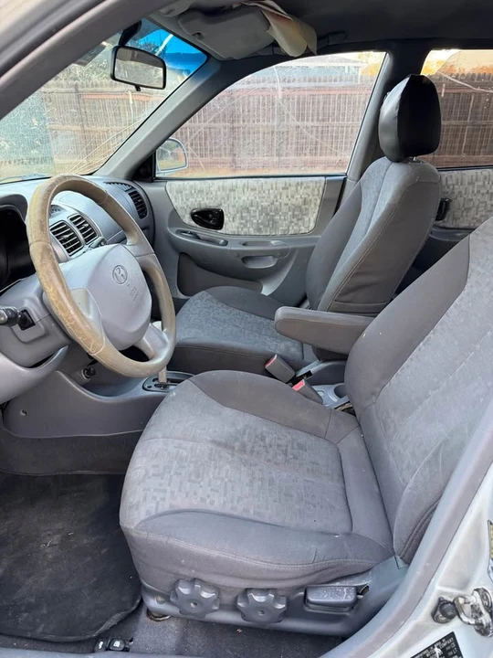 2005 Hyundai Accent - Image 10 of 11