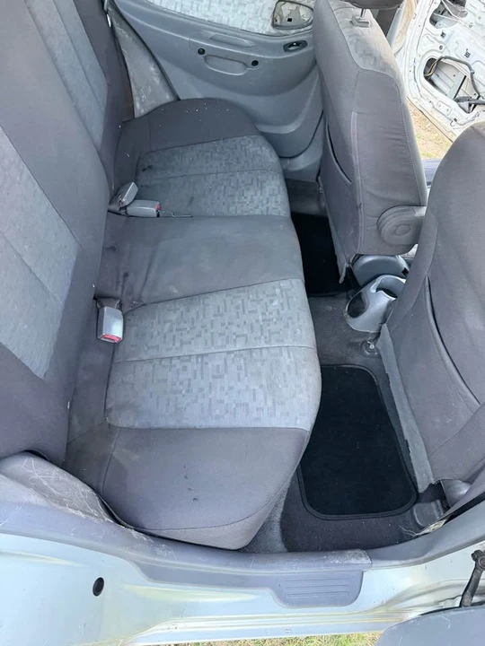 2005 Hyundai Accent - Image 7 of 11
