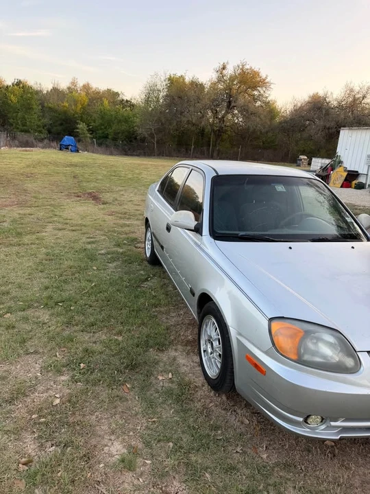 2005 Hyundai Accent - Image 4 of 11