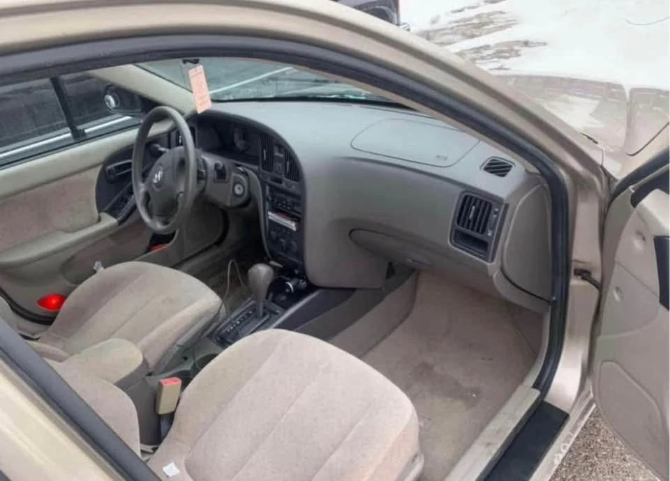 2005 Hyundai Elantra - Image 3 of 4