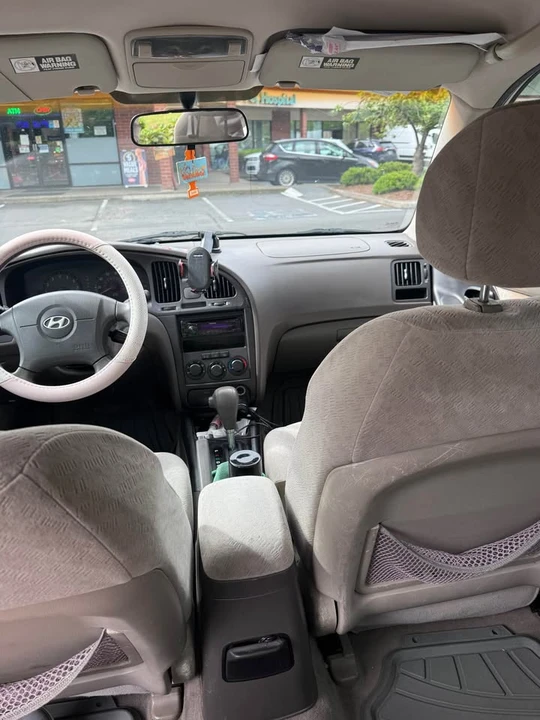 2005 Hyundai Elantra - Image 5 of 12