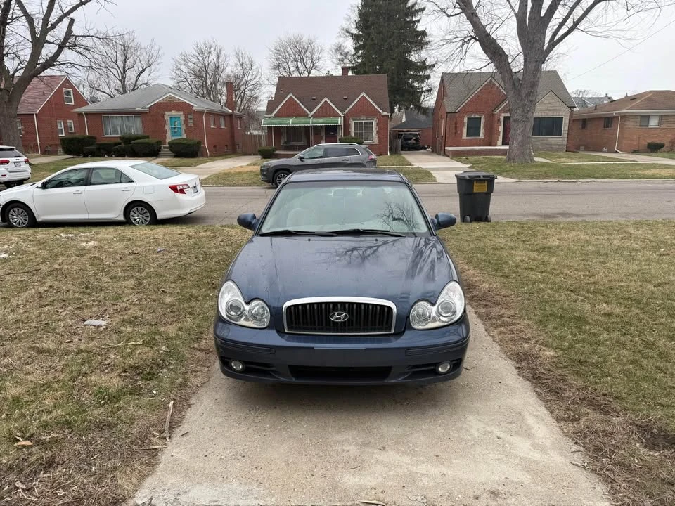 2005 Hyundai Sonata - Image 2 of 4
