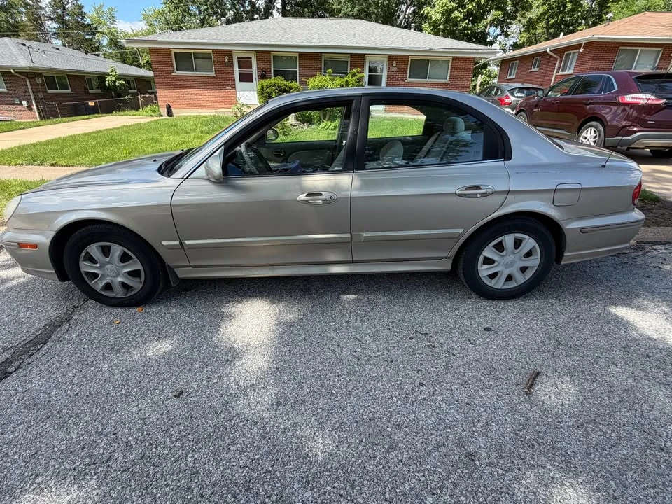 2005 Hyundai Sonata - Image 4 of 12