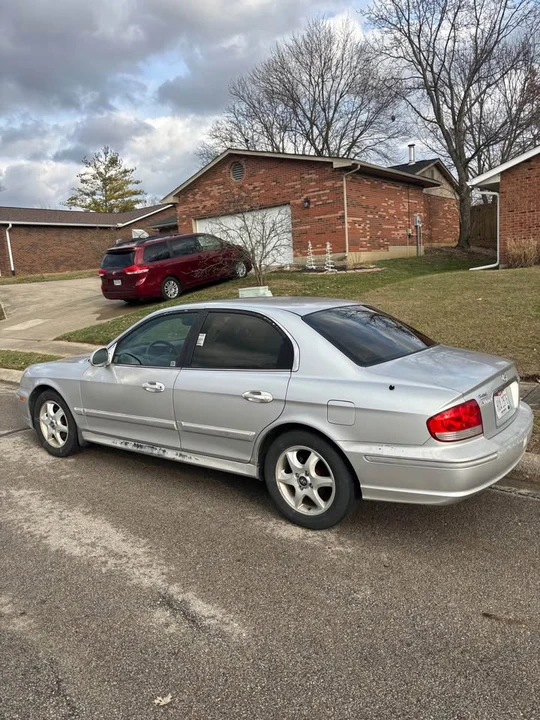 2005 Hyundai Sonata - Image 2 of 6