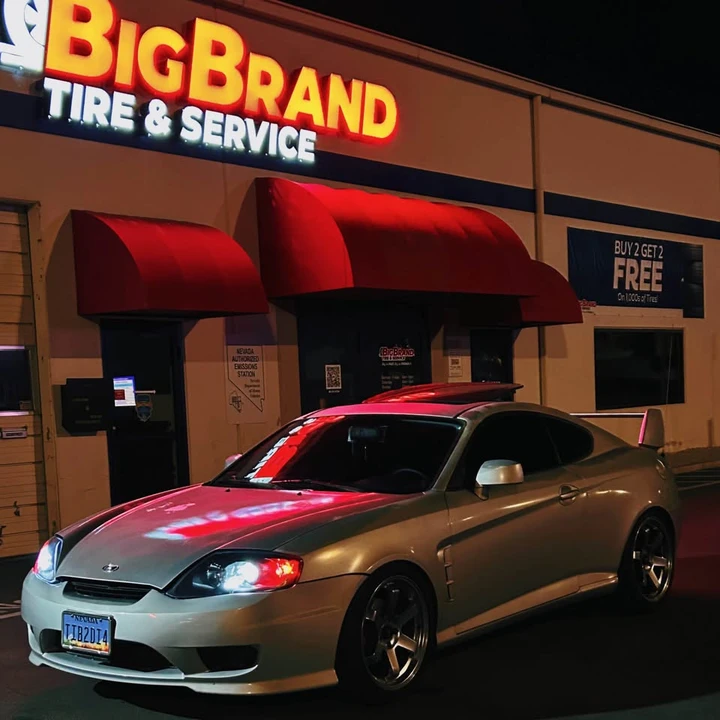 2005 Hyundai Tiburon - Image 3 of 5