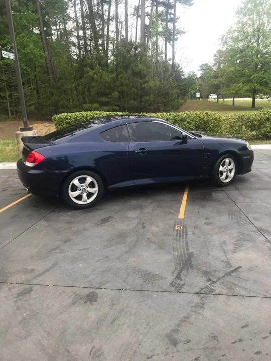 2005 Hyundai Tiburon - Image 10 of 11