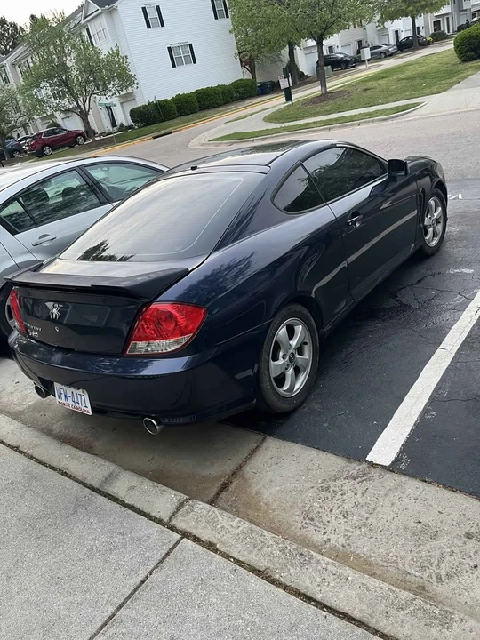 2005 Hyundai Tiburon - Image 4 of 11