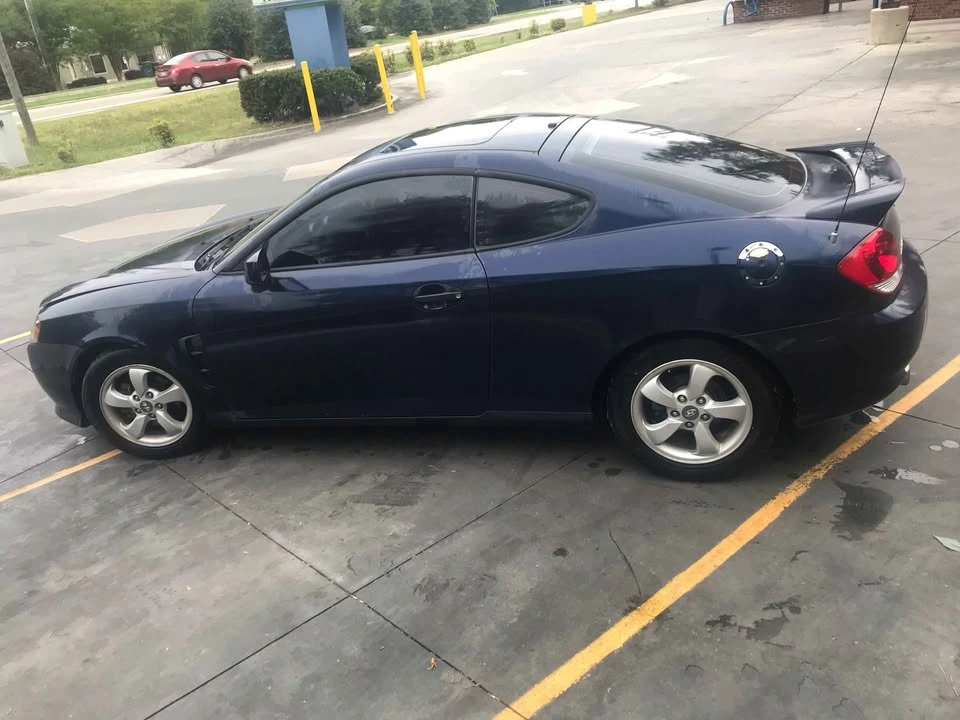 2005 Hyundai Tiburon - Image 2 of 11