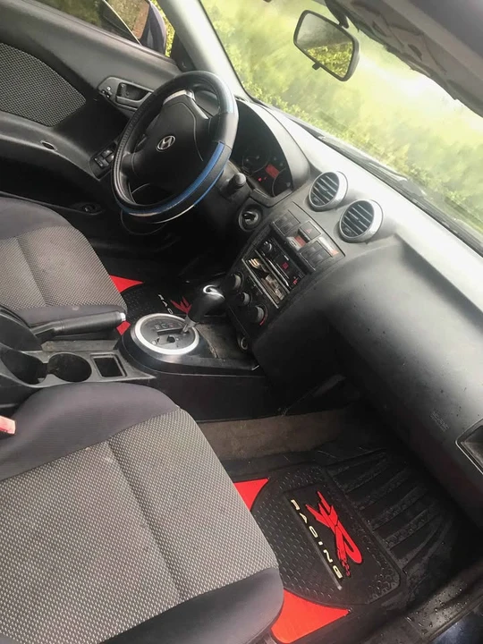 2005 Hyundai Tiburon - Image 3 of 11