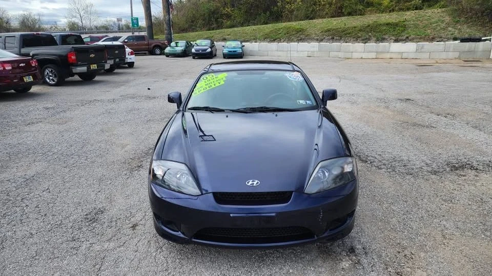2005 Hyundai Tiburon - Image 2 of 15