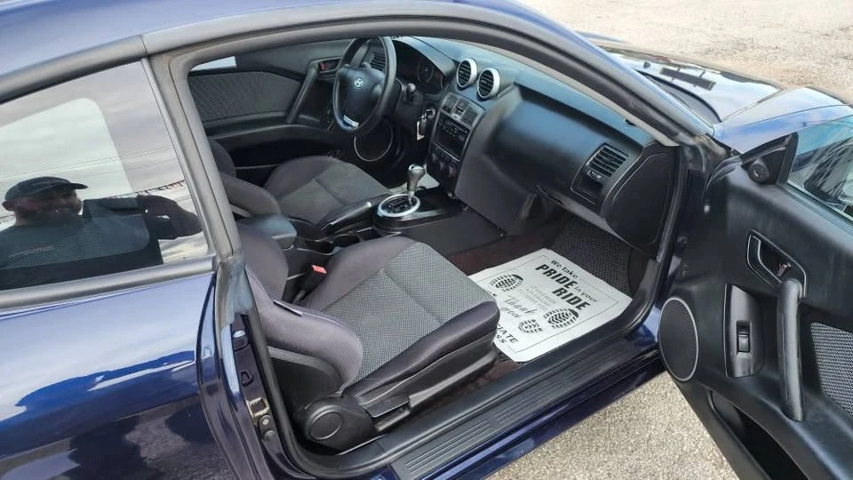 2005 Hyundai Tiburon - Image 10 of 15