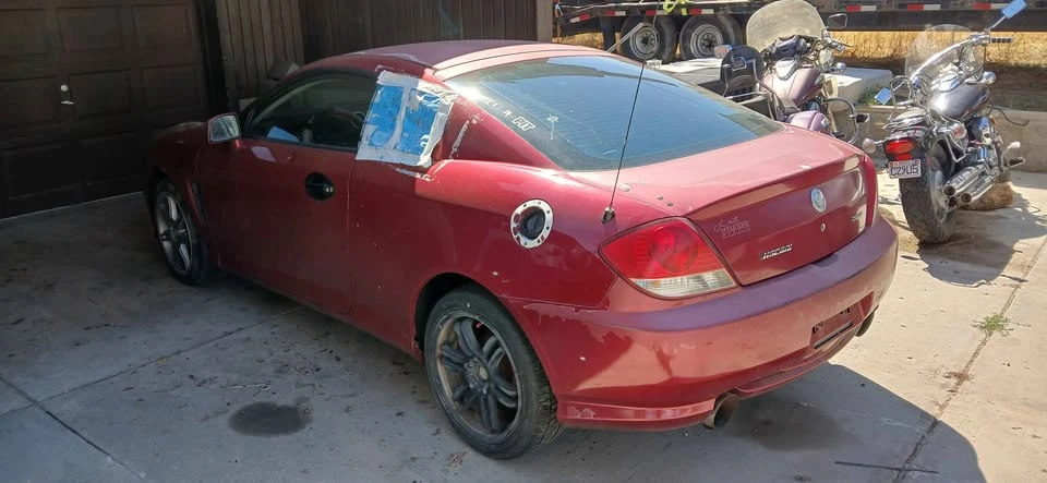 2005 Hyundai Tiburon - Image 2 of 8