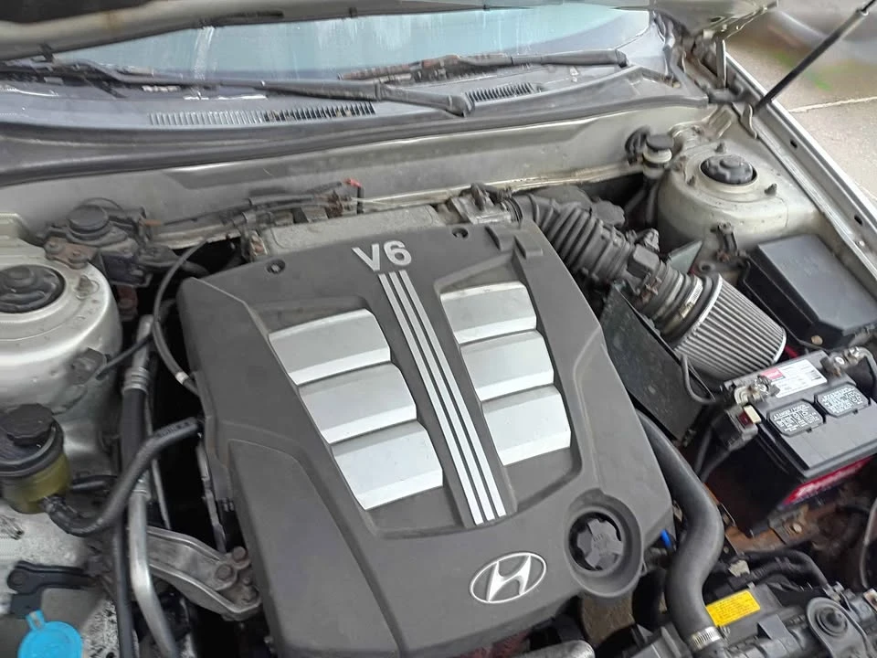 2005 Hyundai Tiburon - Image 2 of 8