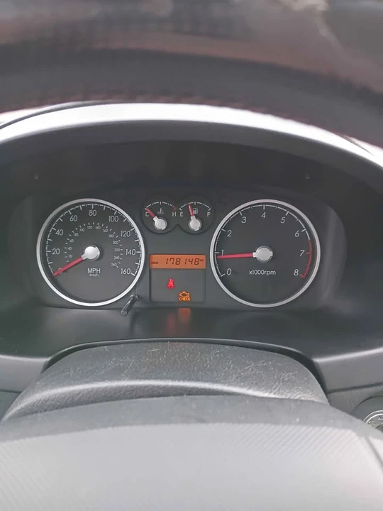 2005 Hyundai Tiburon - Image 3 of 8