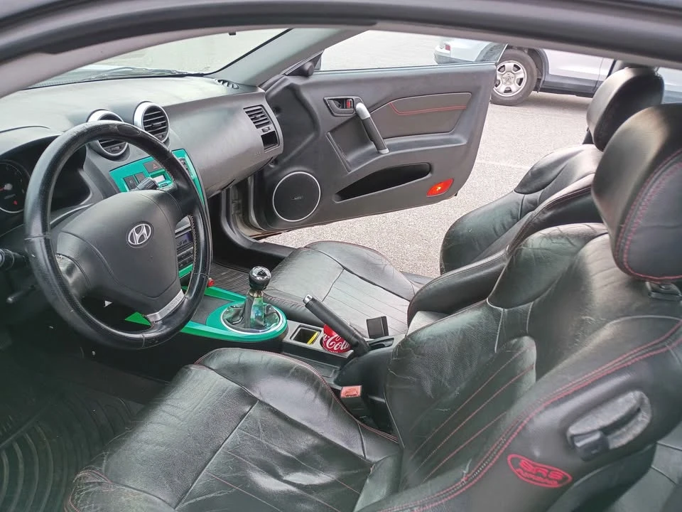 2005 Hyundai Tiburon - Image 5 of 8