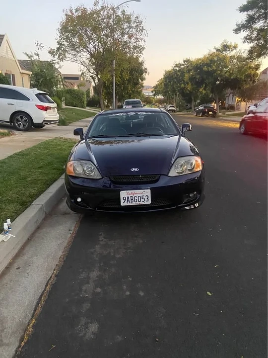 2005 Hyundai Tiburon - Image 2 of 9