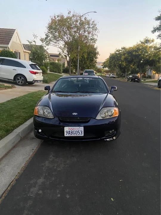 2005 Hyundai Tiburon - Image 2 of 8