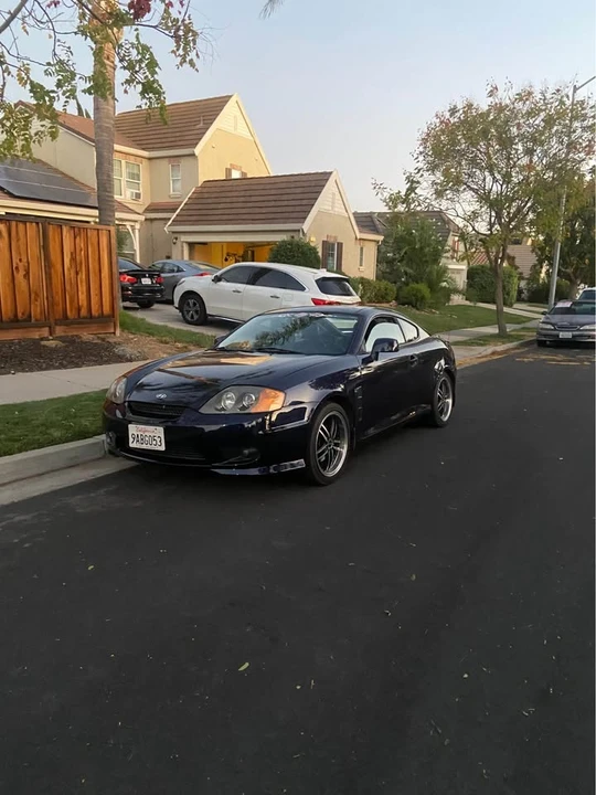 2005 Hyundai Tiburon - Image 3 of 8