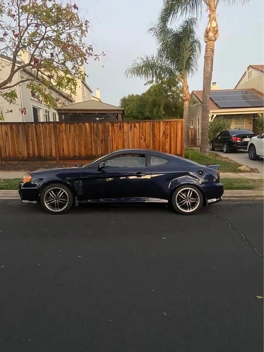 2005 Hyundai Tiburon - Image 4 of 8