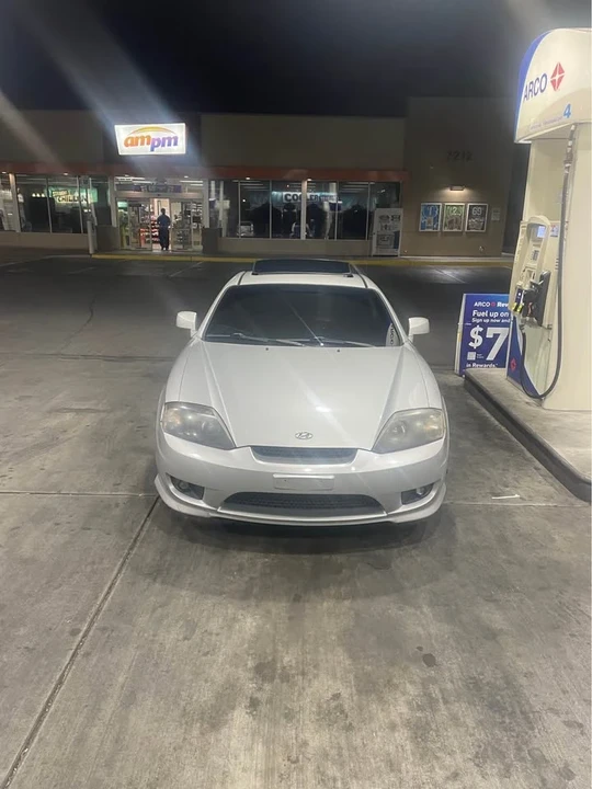 2005 Hyundai Tiburon - Image 5 of 5