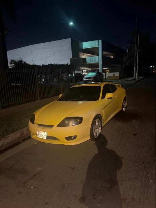 2005 Hyundai Tiburon - Image 2 of 5