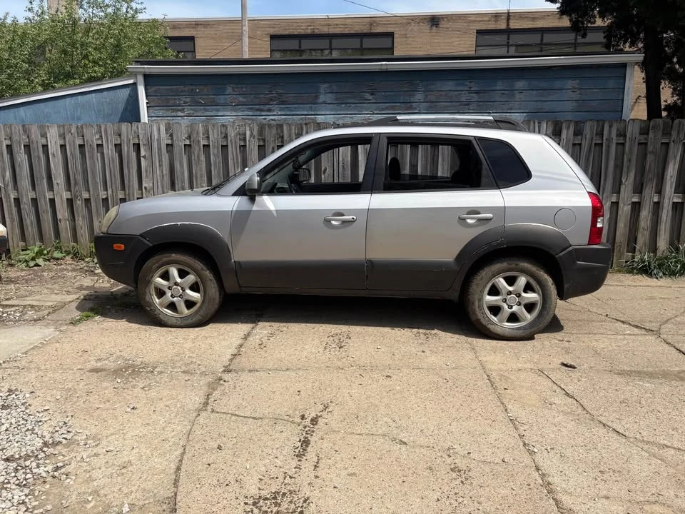 2005 Hyundai Tucson - Image 2 of 8