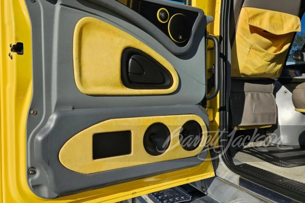 2005 International Harvester XT - Image 10 of 15