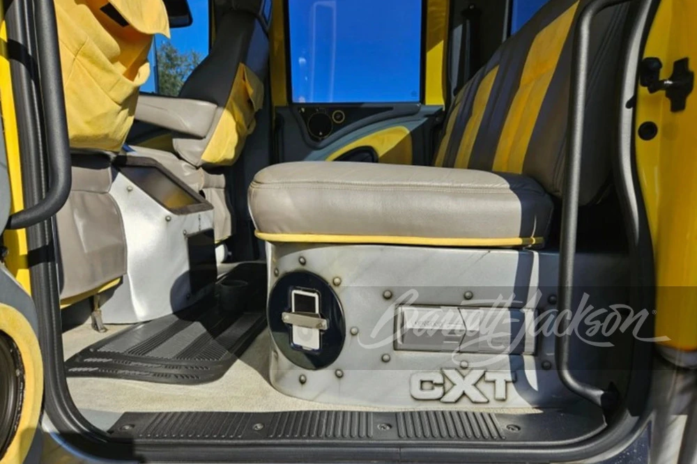 2005 International Harvester XT - Image 7 of 15
