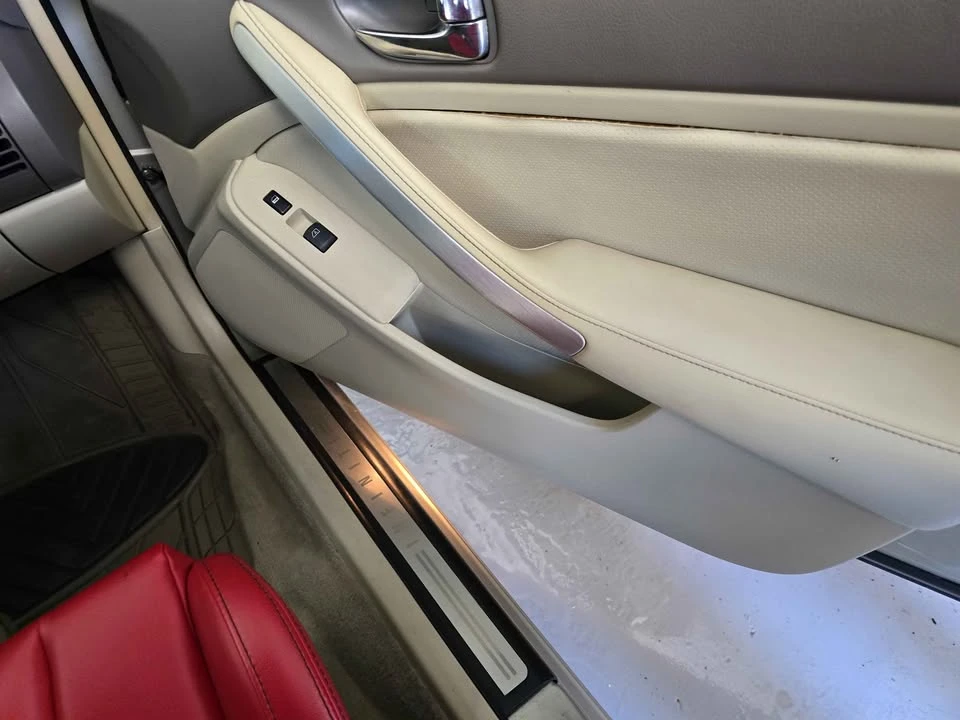 2005 Infiniti - Image 10 of 18