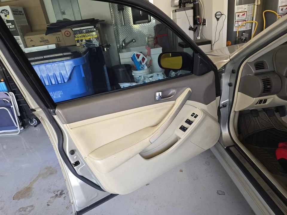 2005 Infiniti - Image 16 of 18