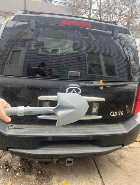 2005 Infiniti QX80 - Image 5 of 5