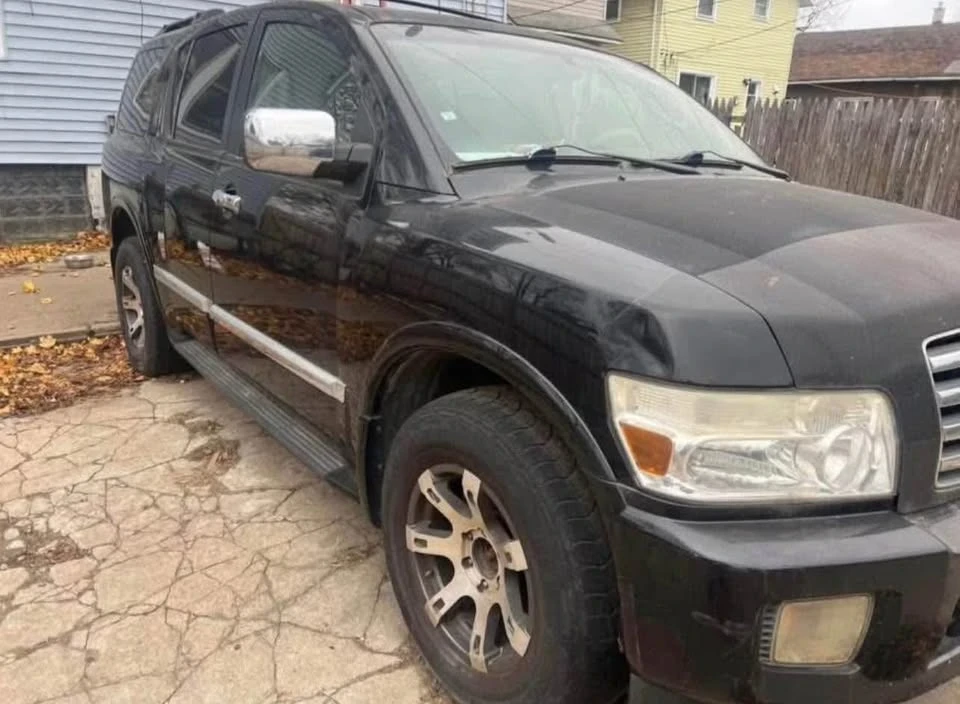 2005 Infiniti QX80 - Image 2 of 5
