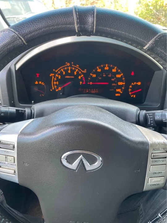 2005 Infiniti QX80 - Image 17 of 20