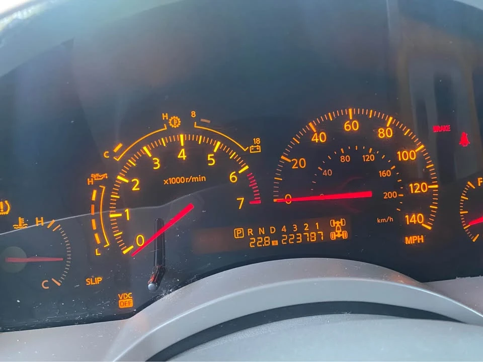 2005 Infiniti QX80 - Image 11 of 12