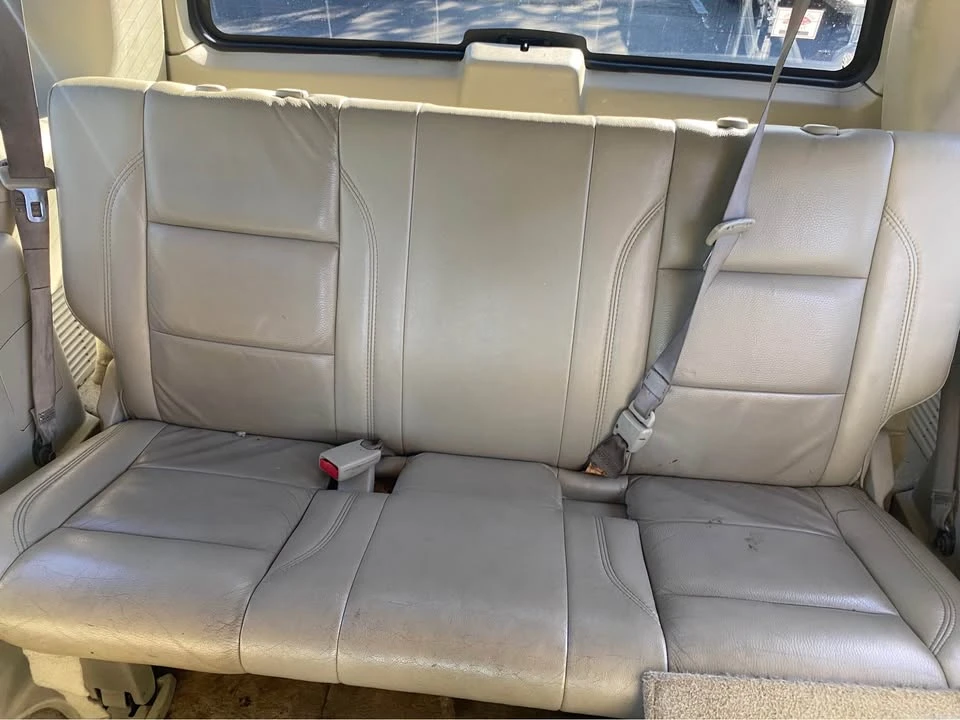 2005 Infiniti QX80 - Image 10 of 12